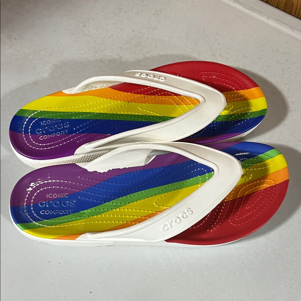 CROCS M10/W12 Multicolor Rainbow Flip Flops - Picture 4 of 7